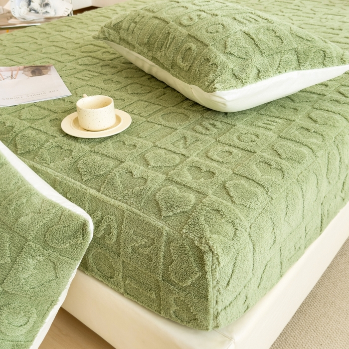 91家纺网 家纺一手货源 找家纺 希廷顿 2024新款柔暖立体剪花塔芙绒床笠 爱心-抹茶绿