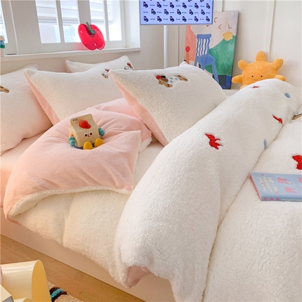 91家纺网 家纺一手货源 找家纺 2025新款高克重加厚羊羔绒牛奶绒四件套 爱心狗