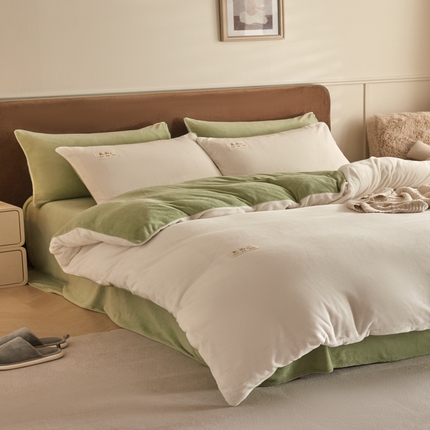 91家纺网 家纺一手货源 找家纺 澳梵家居 2024新款牛奶绒素色双拼四件套--【暖茶系列】 暖茶-茉莉青提