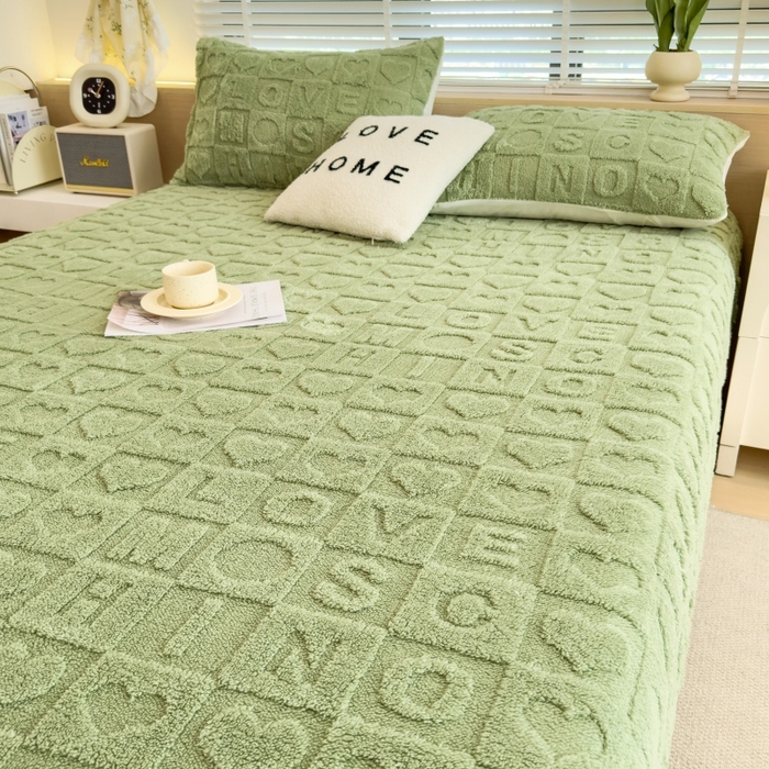 91家纺网 家纺一手货源 找家纺 希廷顿 2024新款柔暖立体剪花塔芙绒床笠 爱心-抹茶绿