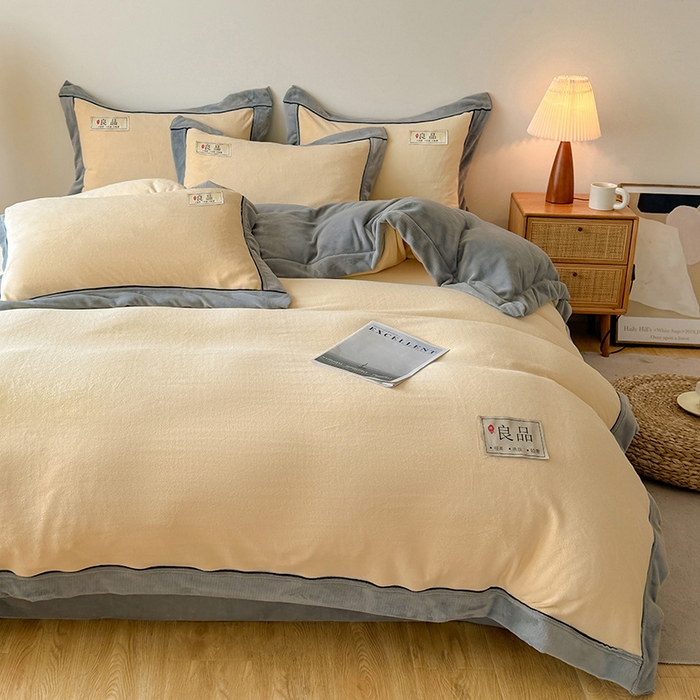 91家纺网 家纺一手货源 找家纺 全季家居 2024新款A类良品纯色双拼牛奶绒高克重加厚保暖四件套 米黄+浅灰