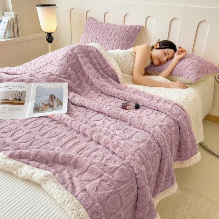 91家纺网 家纺一手货源 找家纺 希廷顿 2024新款高克重双层加厚塔芙绒毛毯 爱心-香芋紫