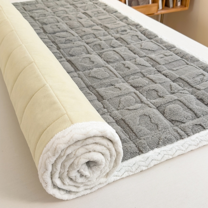 91家纺网 家纺一手货源 找家纺 希廷顿 2024新款高克重塔芙绒床护垫 爱心-绅士灰