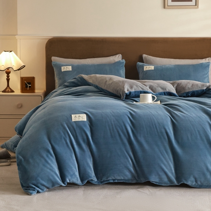 91家纺网 家纺一手货源 找家纺 澳梵家居 2024新款牛奶绒素色双拼四件套--【暖茶系列】 暖茶-莱茵蓝