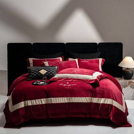 91家纺网 家纺一手货源 找家纺 （总）瑞雪家居 2024新款牛奶绒拼接刺绣四件套-宝莉缇