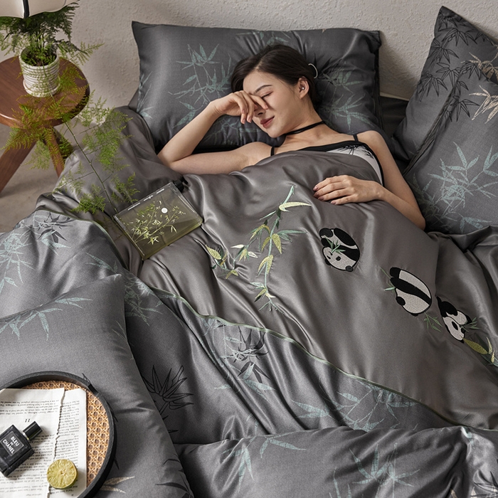 91家纺网 家纺一手货源 找家纺 2025新款亲肤磨毛刺绣四件套-抱竹熊猫 抱竹熊猫-深灰