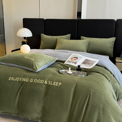 澳梵家居 2024新款牛奶绒刺绣四件套--【山岚系列】 橄榄绿拼灰