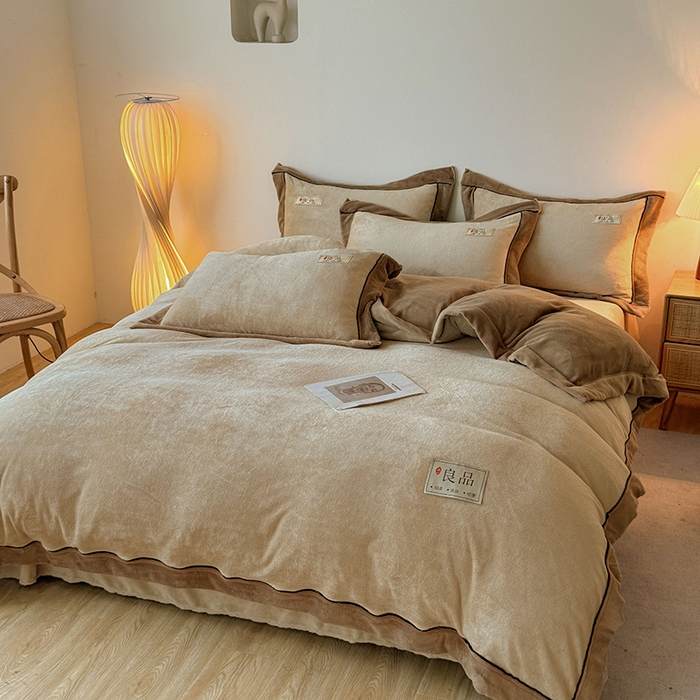 91家纺网 家纺一手货源 找家纺 全季家居 2024新款A类良品纯色双拼牛奶绒高克重加厚保暖四件套 暖陀+奶茶咖