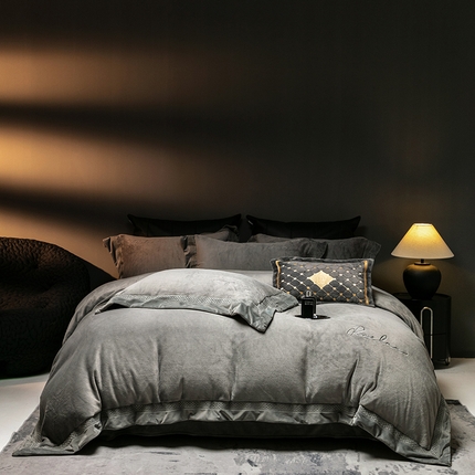 91家纺网 家纺一手货源 找家纺 （总）瑞雪家居 2025新款牛奶绒宽边刺绣四件套-伊菲