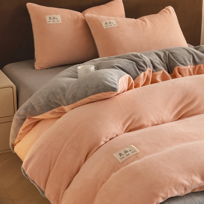 91家纺网 家纺一手货源 找家纺 澳梵家居 2024新款牛奶绒素色双拼四件套--【暖茶系列】 暖茶-粉玉