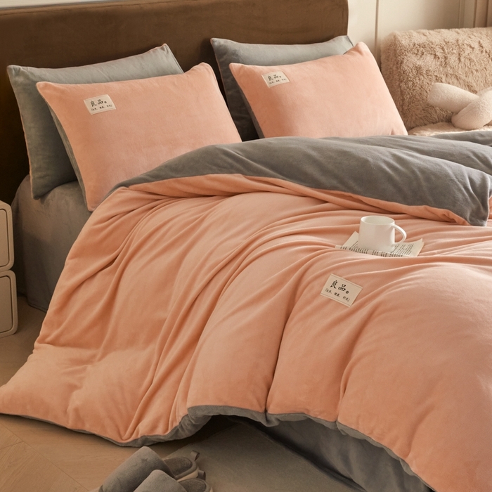 91家纺网 家纺一手货源 找家纺 澳梵家居 2024新款牛奶绒素色双拼四件套--【暖茶系列】 暖茶-粉玉