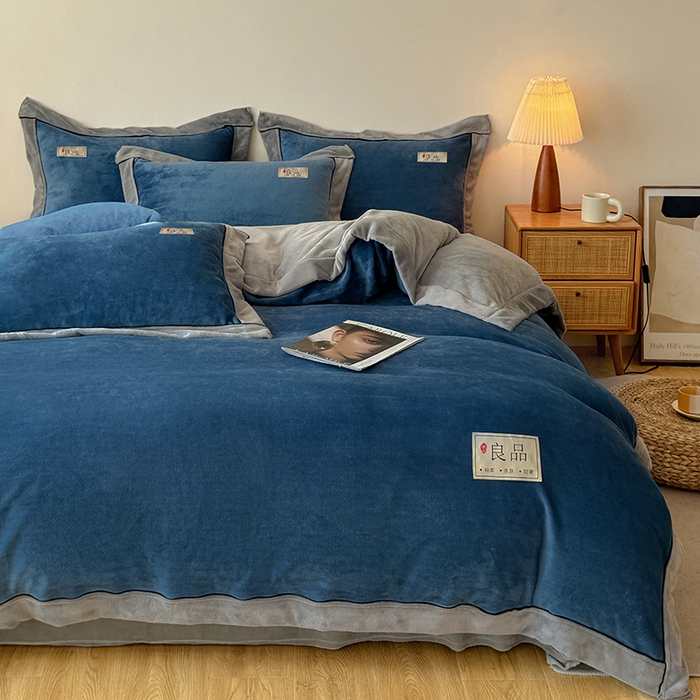 91家纺网 家纺一手货源 找家纺 全季家居 2024新款A类良品纯色双拼牛奶绒高克重加厚保暖被套单件 风暴蓝+浅灰