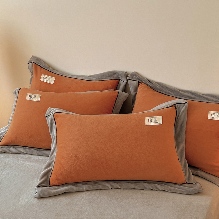 91家纺网 家纺一手货源 找家纺 全季家居 2024新款A类良品纯色双拼牛奶绒高克重加厚保暖四件套 焦糖+浅灰