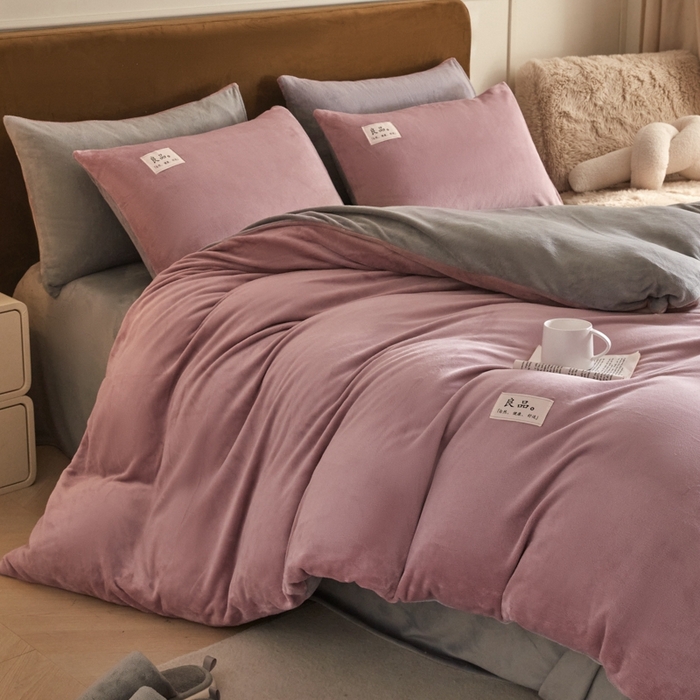 91家纺网 家纺一手货源 找家纺 澳梵家居 2024新款牛奶绒素色双拼四件套--【暖茶系列】 暖茶-芋泥紫