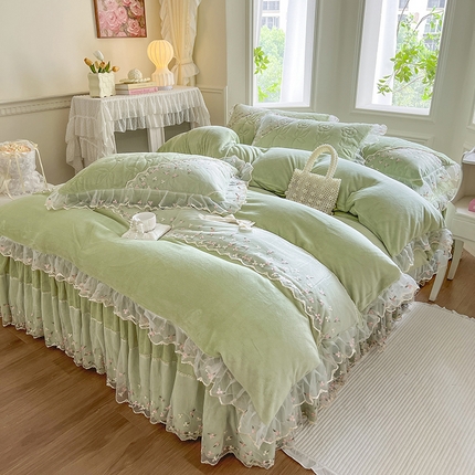 网红馆（ck家纺） 2025新款加厚保暖高克重牛奶绒蕾丝花边床裙款恬星系列四件套 恬星-牙绿
