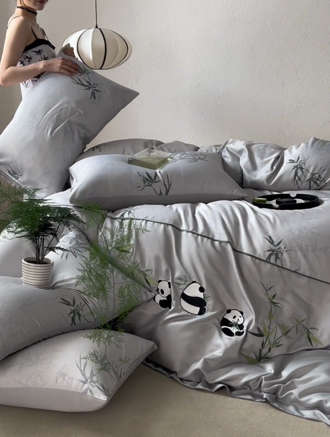 91家纺网 家纺一手货源 找家纺 （总）2025新款亲肤磨毛刺绣四件套-抱竹熊猫