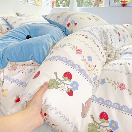 91家纺网 家纺一手货源 找家纺 盛馨家纺 2024秋冬棉加绒13372全棉宝宝绒牛奶绒床单床笠保暖绒四件套 蓝风铃