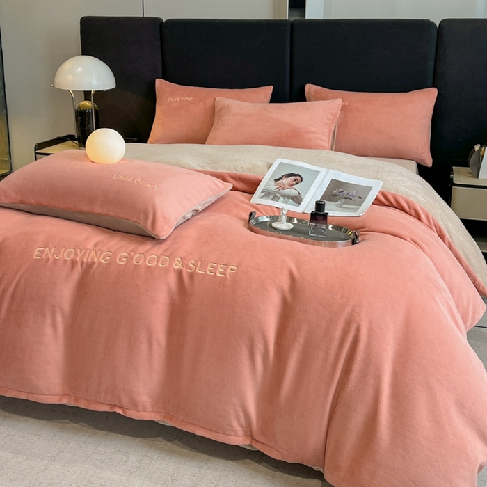 91家纺网 家纺一手货源 找家纺 澳梵家居 2024新款牛奶绒刺绣四件套--【山岚系列】 橙色拼卡其