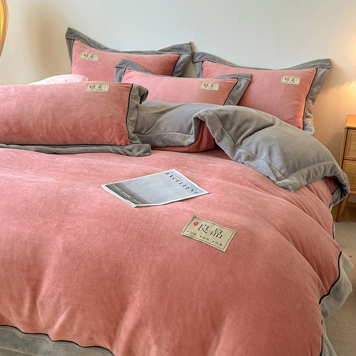 91家纺网 家纺一手货源 找家纺 全季家居 2024新款A类良品纯色双拼牛奶绒高克重加厚保暖四件套 豆沙+浅灰