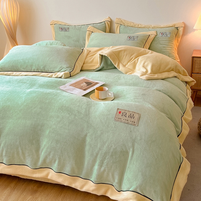 91家纺网 家纺一手货源 找家纺 全季家居 2024新款A类良品纯色双拼牛奶绒高克重加厚保暖被套单件 果绿+米黄