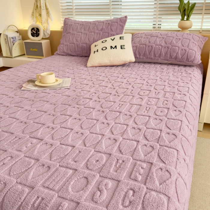 91家纺网 家纺一手货源 找家纺 希廷顿 2024新款柔暖立体剪花塔芙绒床笠 爱心-香芋紫