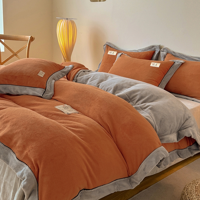 91家纺网 家纺一手货源 找家纺 全季家居 2024新款A类良品纯色双拼牛奶绒高克重加厚保暖四件套 焦糖+浅灰