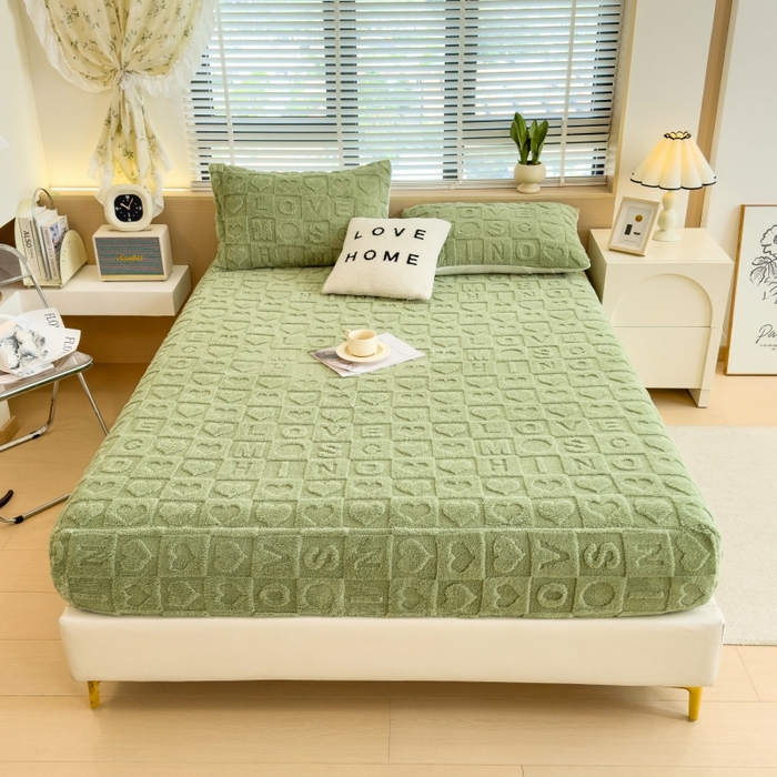91家纺网 家纺一手货源 找家纺 希廷顿 2024新款柔暖立体剪花塔芙绒床笠 爱心-抹茶绿