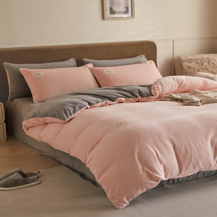 91家纺网 家纺一手货源 找家纺 澳梵家居 2024新款牛奶绒素色双拼四件套--【暖茶系列】 暖茶-温柔粉