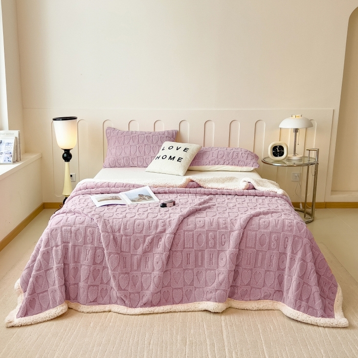 91家纺网 家纺一手货源 找家纺 希廷顿 2024新款高克重双层加厚塔芙绒毛毯 爱心-香芋紫