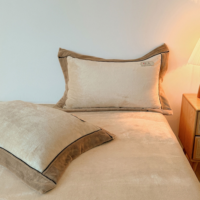 91家纺网 家纺一手货源 找家纺 全季家居 2024新款A类良品纯色双拼牛奶绒高克重加厚保暖四件套 暖陀+奶茶咖