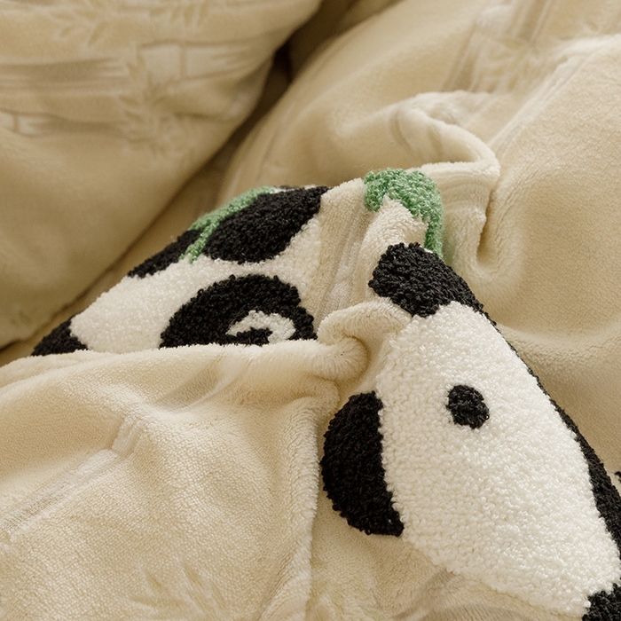 91家纺网 家纺一手货源 找家纺 蜜柚 2024新款230克全消光色烂牛奶绒毛巾绣四件套 熊猫仔-米