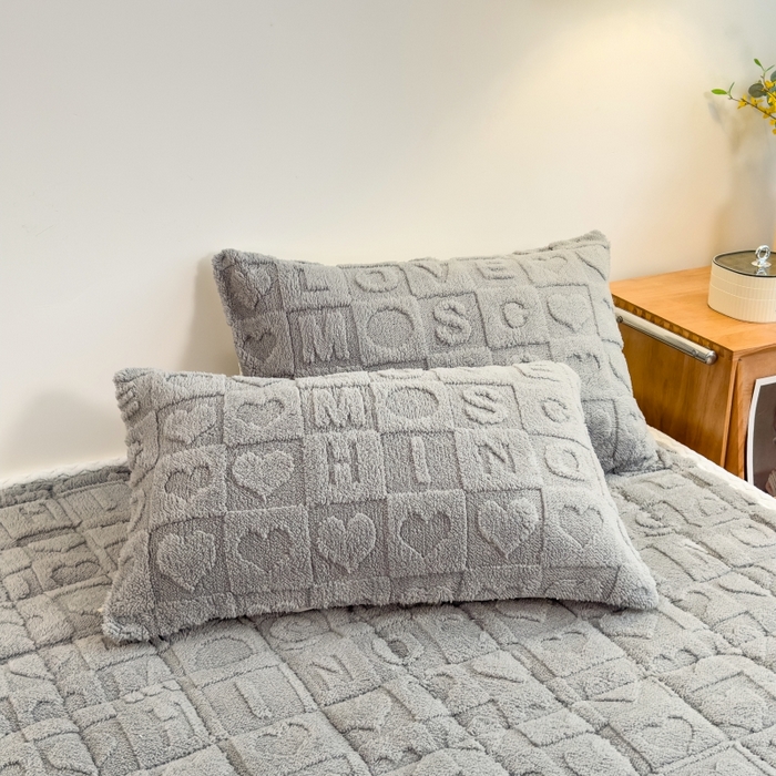 91家纺网 家纺一手货源 找家纺 希廷顿 2024新款高克重塔芙绒床护垫 爱心-绅士灰
