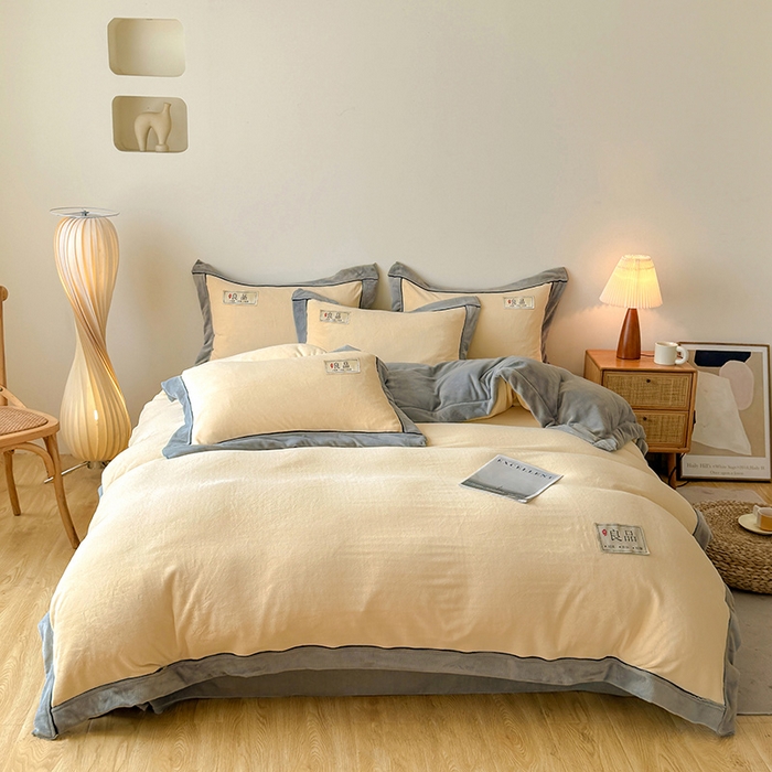 91家纺网 家纺一手货源 找家纺 全季家居 2024新款A类良品纯色双拼牛奶绒高克重加厚保暖四件套 米黄+浅灰
