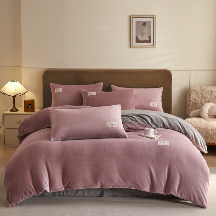 91家纺网 家纺一手货源 找家纺 澳梵家居 2024新款牛奶绒素色双拼四件套--【暖茶系列】 暖茶-芋泥紫