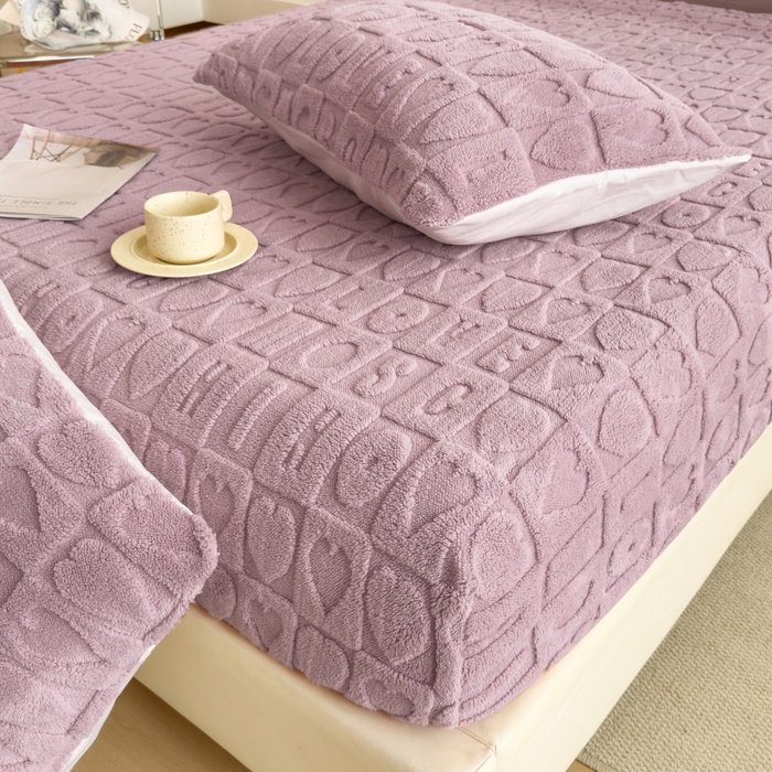 91家纺网 家纺一手货源 找家纺 希廷顿 2024新款柔暖立体剪花塔芙绒床笠 爱心-香芋紫