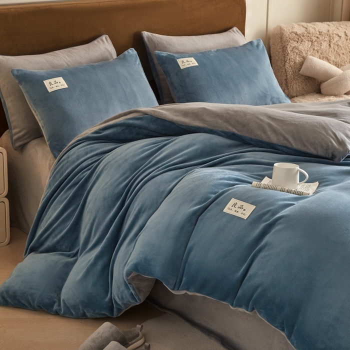 91家纺网 家纺一手货源 找家纺 澳梵家居 2024新款牛奶绒素色双拼四件套--【暖茶系列】 暖茶-莱茵蓝