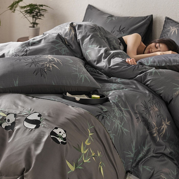 91家纺网 家纺一手货源 找家纺 2025新款亲肤磨毛刺绣四件套-抱竹熊猫 抱竹熊猫-深灰