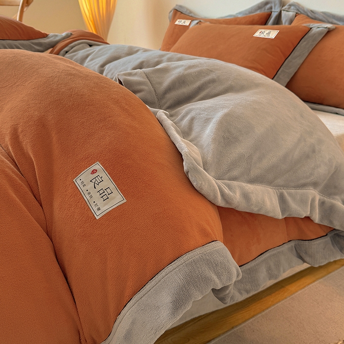 91家纺网 家纺一手货源 找家纺 全季家居 2024新款A类良品纯色双拼牛奶绒高克重加厚保暖四件套 焦糖+浅灰