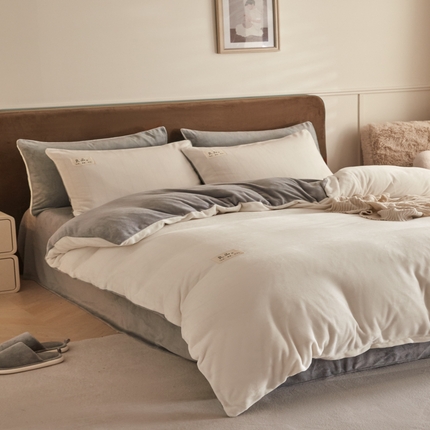 91家纺网 家纺一手货源 找家纺 澳梵家居 2024新款牛奶绒素色双拼四件套--【暖茶系列】 暖茶-奶白灰