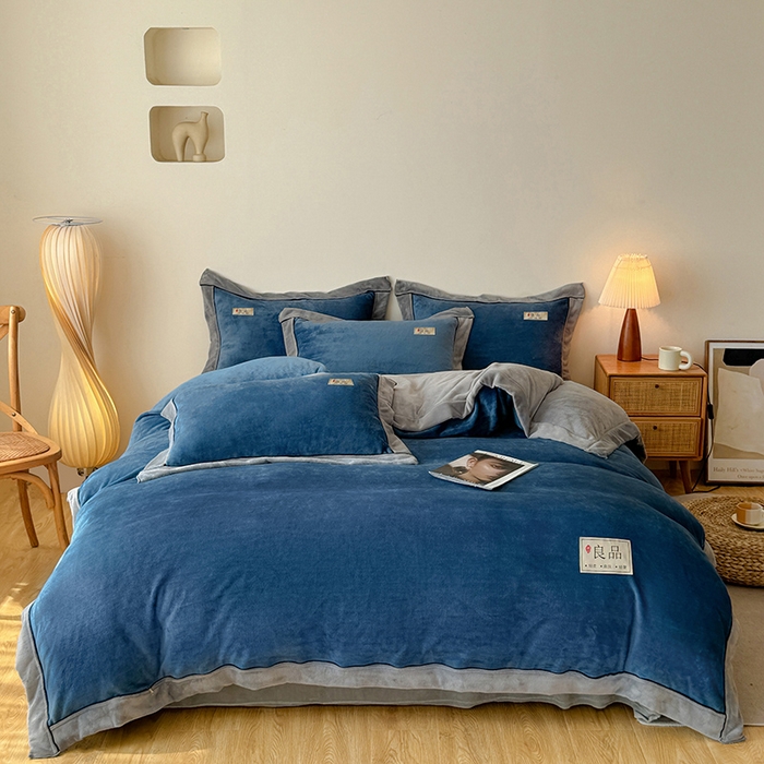 91家纺网 家纺一手货源 找家纺 全季家居 2024新款A类良品纯色双拼牛奶绒高克重加厚保暖被套单件 风暴蓝+浅灰