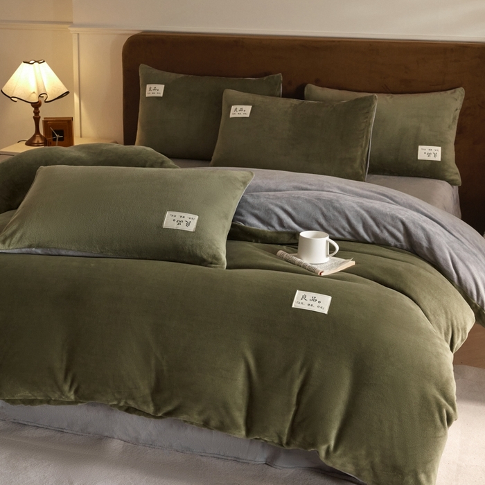 91家纺网 家纺一手货源 找家纺 澳梵家居 2024新款牛奶绒素色双拼四件套--【暖茶系列】 暖茶-橄榄绿