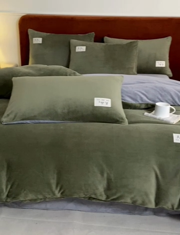 91家纺网 家纺一手货源 找家纺 澳梵家居 2024新款牛奶绒素色双拼四件套--【暖茶系列】 暖茶-橄榄绿