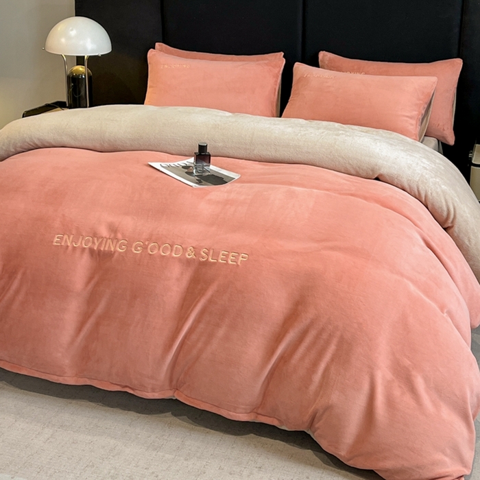 91家纺网 家纺一手货源 找家纺 澳梵家居 2024新款牛奶绒刺绣四件套--【山岚系列】 橙色拼卡其