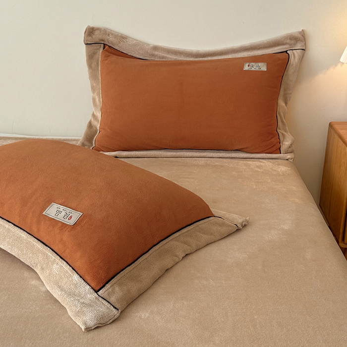 91家纺网 家纺一手货源 找家纺 全季家居 2024新款A类良品纯色双拼牛奶绒高克重加厚保暖四件套 焦糖+暖陀