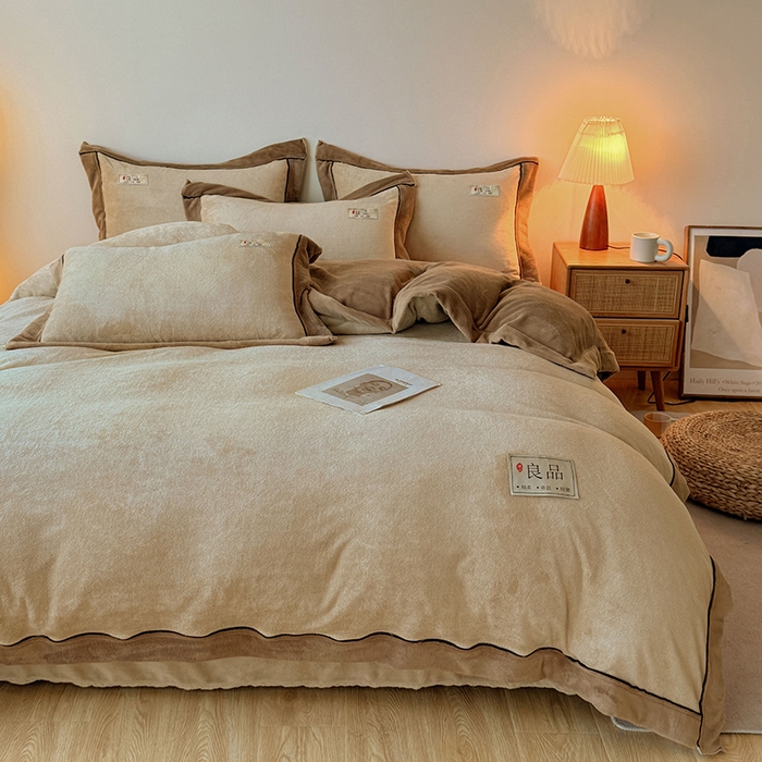 91家纺网 家纺一手货源 找家纺 全季家居 2024新款A类良品纯色双拼牛奶绒高克重加厚保暖四件套 暖陀+奶茶咖