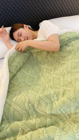 91家纺网 家纺一手货源 找家纺 澳梵家居 2024新款三层夹棉加厚塔肤绒毛毯 草绿-白