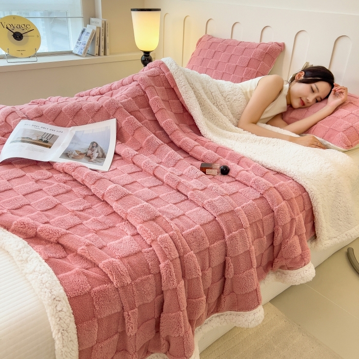 91家纺网 家纺一手货源 找家纺 希廷顿 2024新款高克重双层加厚塔芙绒毛毯 方格-樱花粉
