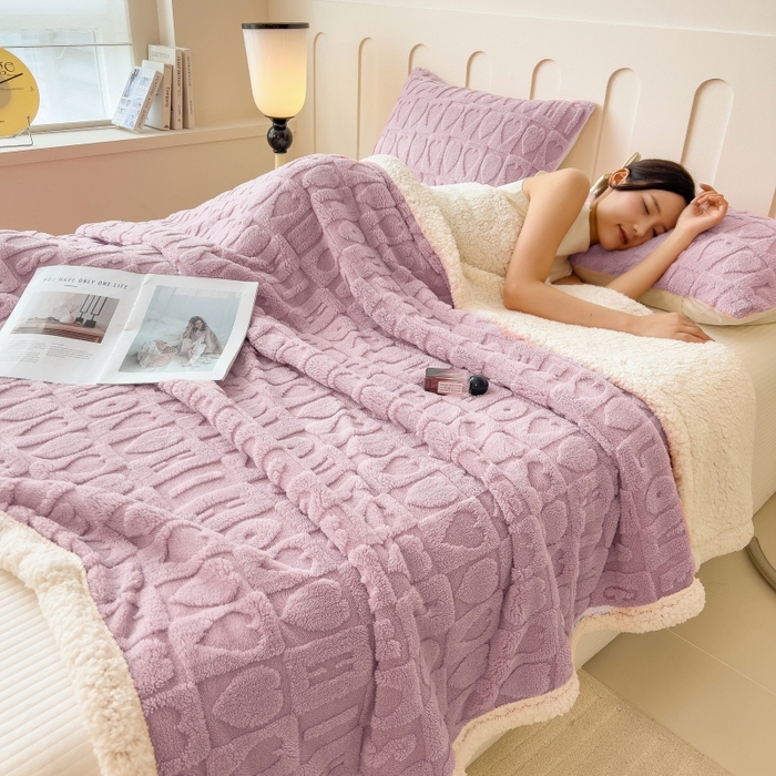 91家纺网 家纺一手货源 找家纺 希廷顿 2024新款高克重双层加厚塔芙绒毛毯 爱心-香芋紫