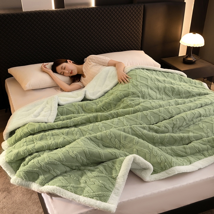 91家纺网 家纺一手货源 找家纺 澳梵家居 2024新款三层夹棉加厚塔肤绒毛毯 草绿-白