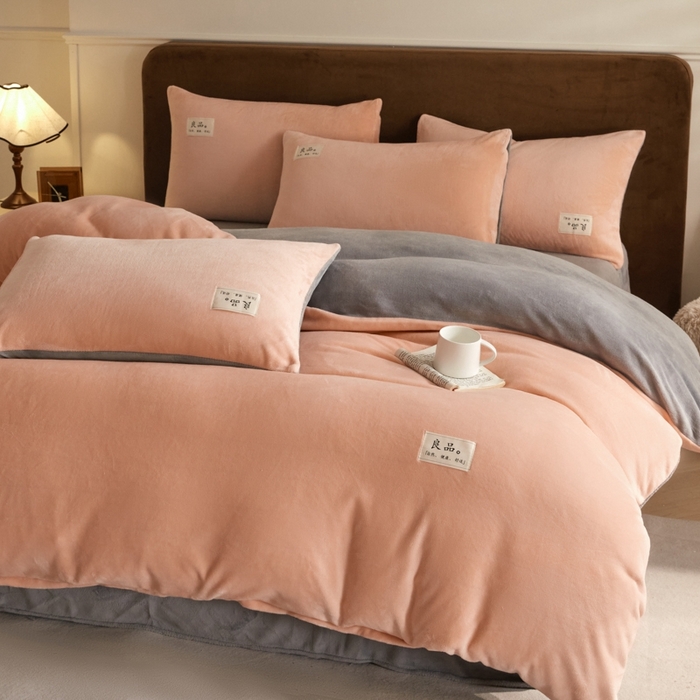 91家纺网 家纺一手货源 找家纺 澳梵家居 2024新款牛奶绒素色双拼四件套--【暖茶系列】 暖茶-粉玉